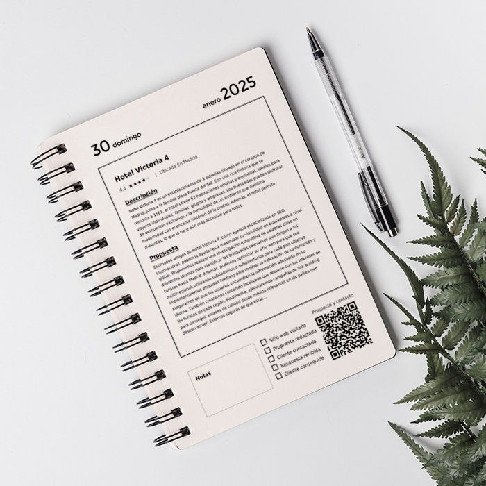 Agenda y móvil mostrando propuesta con QR